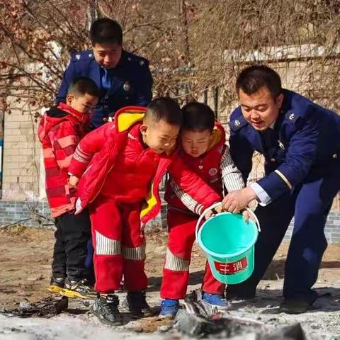 【家园联动 助力成长】——吴起二幼中一班特色教学计划之“家长进课堂”安全活动小记