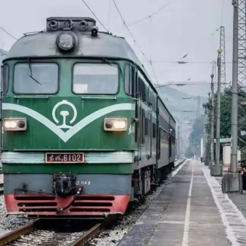 【散文随笔】绿皮火车 ||周佳