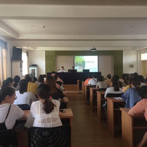 紧绷责任弦，撑起安全一片天——记屠幼开学前系列安全工作