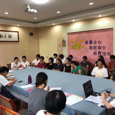 屠幼积极开展保育员和食堂员工业务培训