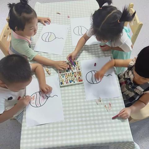 瞧瞧我们小四班的小朋友有多棒、我们不在是那个哭闹不停喊着要妈妈的宝宝了，我们学会了好多本领哦👇