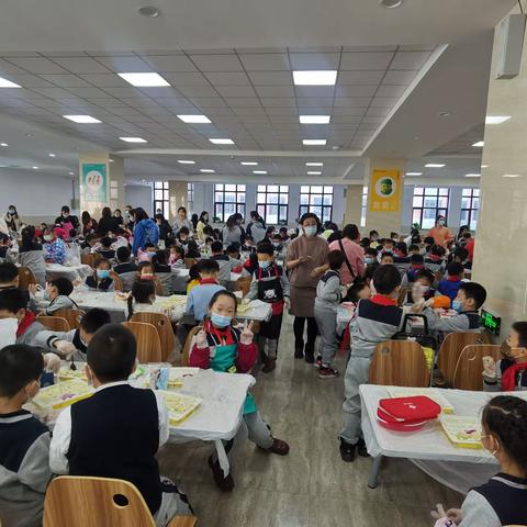 “情意浓浓 爱在冬至”——记二年四班冬至包饺子活动
