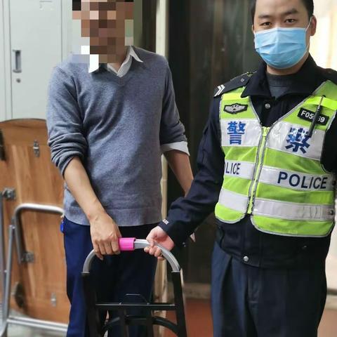 [环城交警大队红星北警务站]粗心乘客遗失行李，尽责民警帮忙寻回