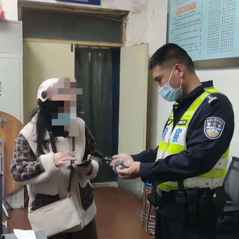 [环城交警大队红星北综合警务站]热心群众捡拾钥匙，执勤民警一路查询