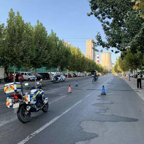 [环城交警大队红星北警务站]电缆掉落存隐患 清晨清障保安全