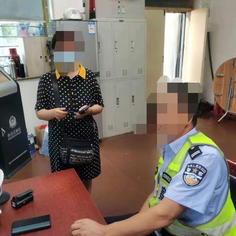 归还证件失主喜 点滴之中见真情