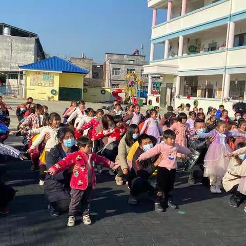 里港小学幼儿园“感恩有你，快乐成长”亲子运动会《百变金箍棒》乐翻天！