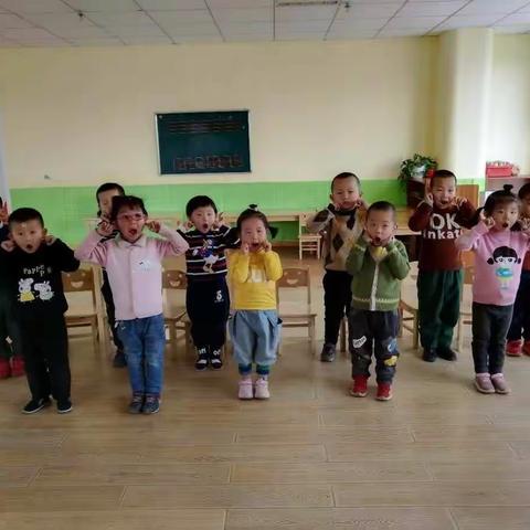 我是丹辉好孩子，从小说好中国话。                                          天祝少儿丹辉语言表演学校