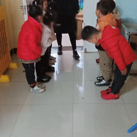 世纪城幼儿园中三班十一月份之阅读日