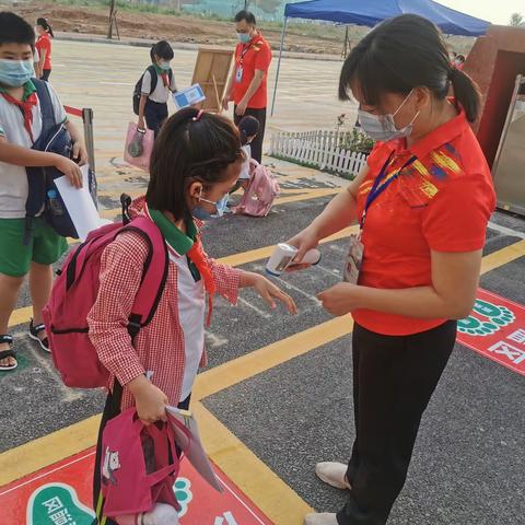 春花盛开，学子归园———记高文小学五2班孩子复学返校