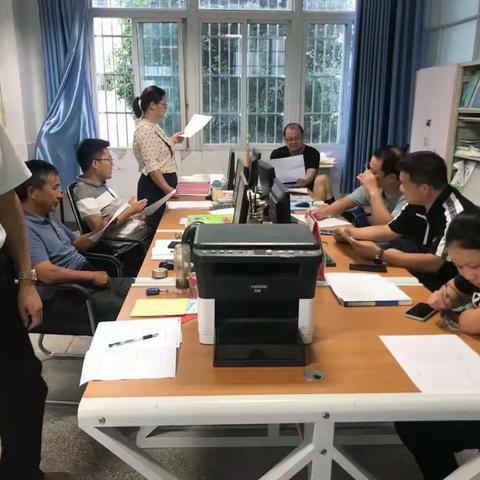 凝聚智慧，奋力前行——记初二数学组集体备课及数学文化故事竞赛评比活动