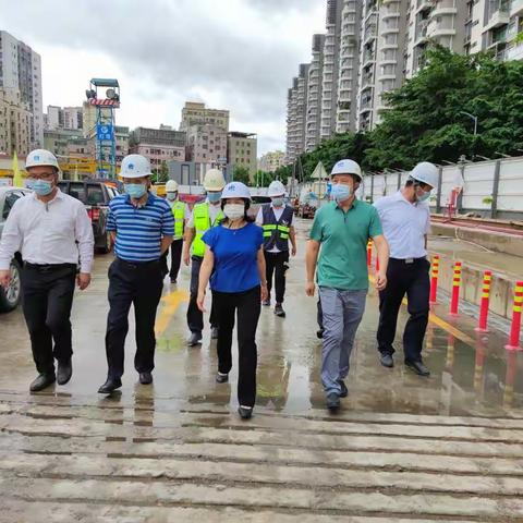 龙岗区建筑工务署署长罗雅莅临龙岗耳鼻咽喉医院项目检查防汛抗台工作