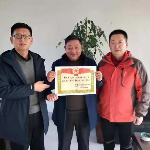 孝里退役军人服务站为立功军人家庭送喜报