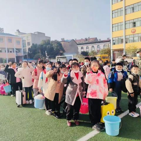 研学旅行增见识  寓教于乐促成长———伍洛镇中心小学三、四年级研学旅行