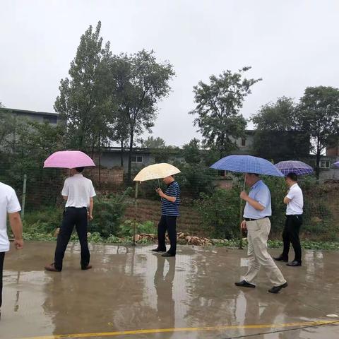 教体局领导到临汝镇关庙幼儿园、小学检查指导工作纪实