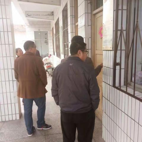 中心校领导到我校检查考试工作并指导功能室建设