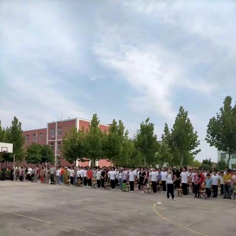 青春当磨砺，迷彩绽芳华——仁兆中学学子军训汇报表演