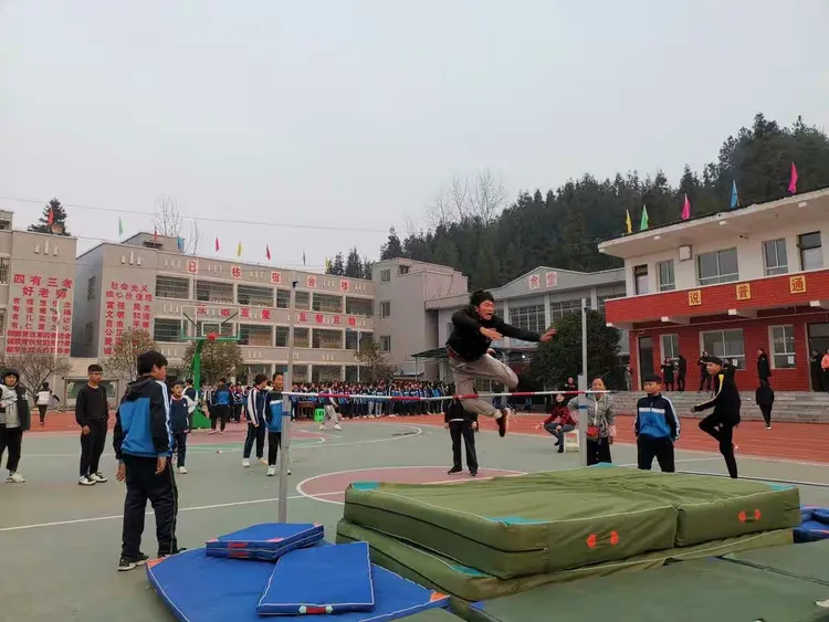 湄潭县西河中学纪念"12.9"运动会,文艺汇演精彩回顾