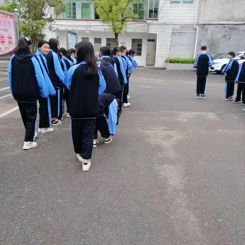 记校园跑操 展青春风采