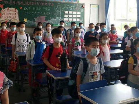 复课第一天 归来仍少年