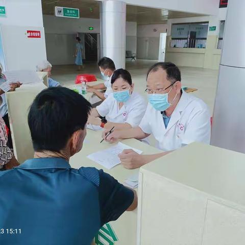 东方市人民医院组织专家到感城镇中心卫生院新冠疫苗接种异常反应诊断评估