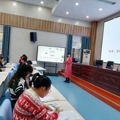 嘉禾园小学：唐静老师教材分析讲座——聚焦核心素养，解读统编教材。