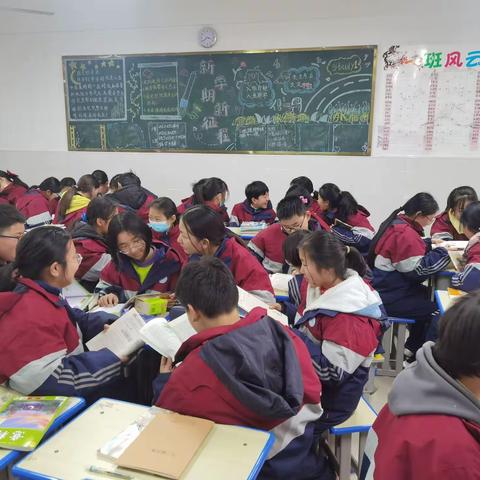 撷一缕书香·温润时光——息县三中七（1）班读书分享会活动