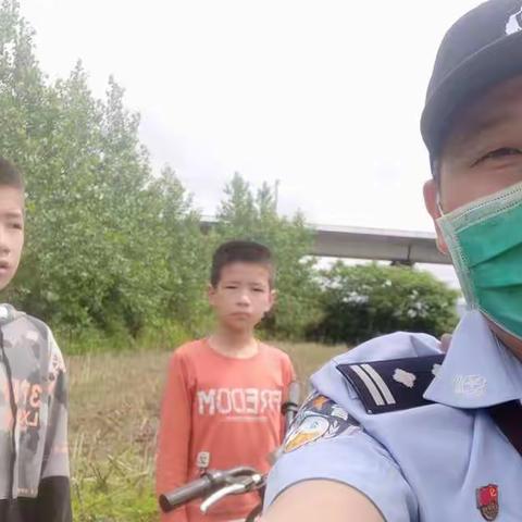 宜春所开展“526我爱路”主题法制宣传活动