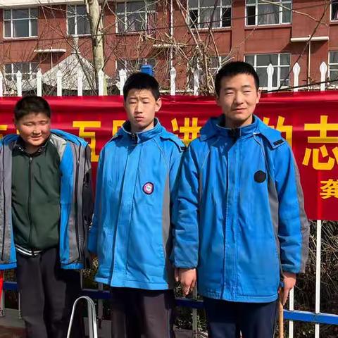 “不忘初心学雷锋，牢记使命见行动”龚楼中学举办学雷锋精神活动纪实