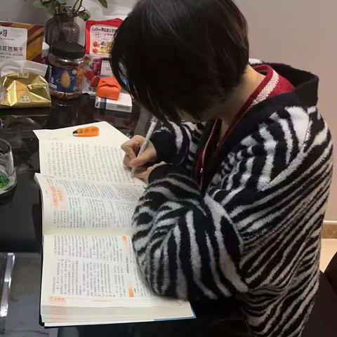 丹阳新区实小六（3）班第四次家校共育读书活动——《心理犯罪与社会冲突无关》