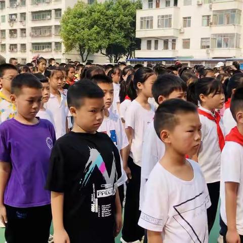 竹条中心小学四年级军训：你们努力的样子真的很迷人！