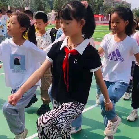 竹条中心小学四年级军训：军训使我们成长