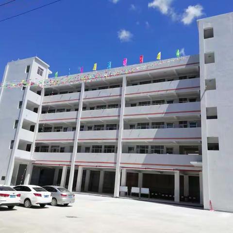 作业展亮风采 相互交流促提升——荷花小学开展优秀作业展评活动