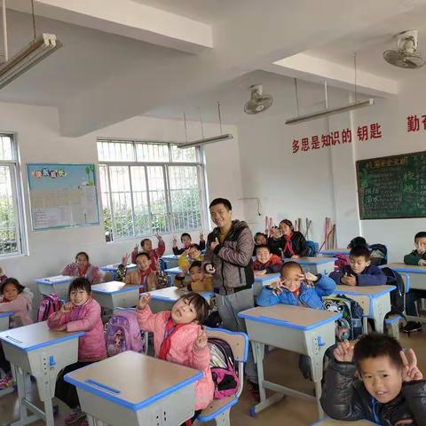 我遇见最美的画，就是孩子的笑脸