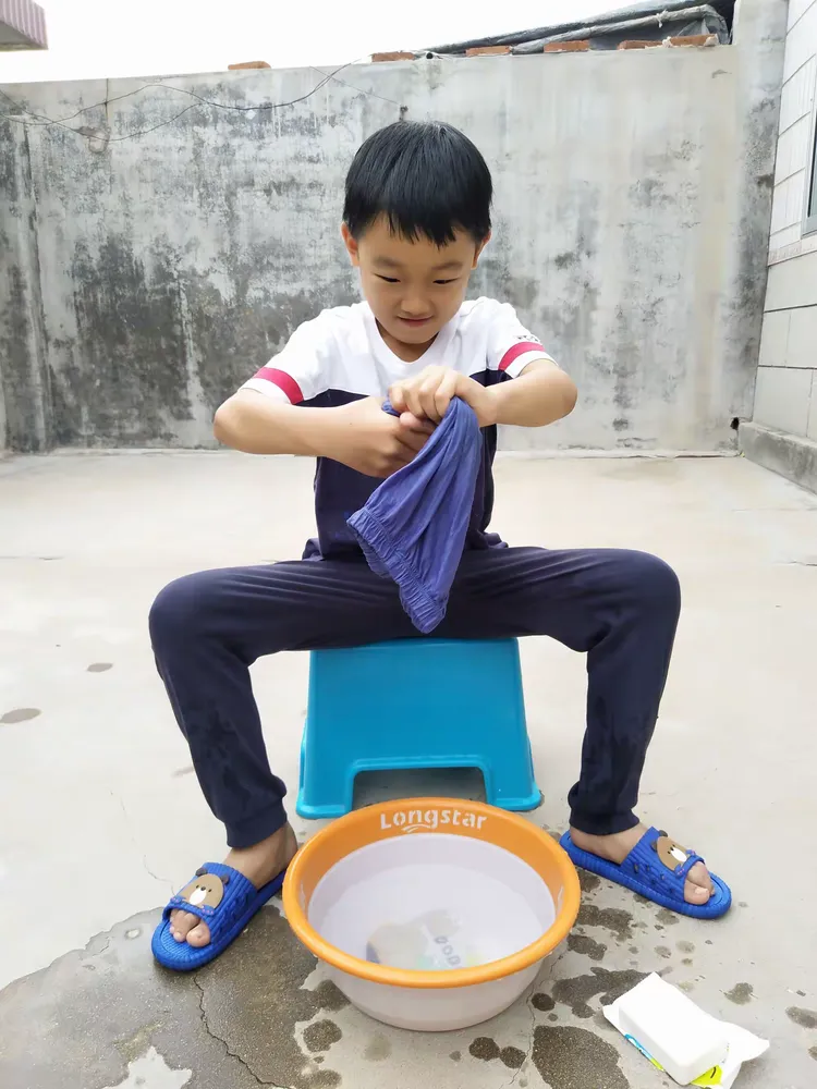 我还会洗自己的小衣服了