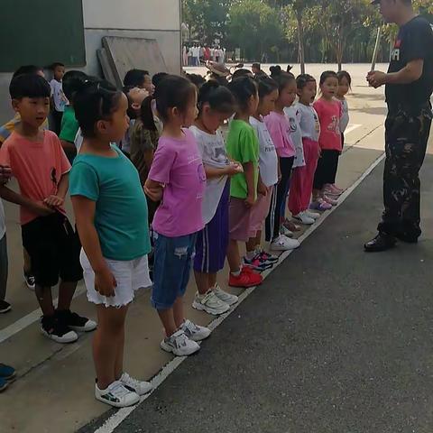 一(1)一(1)，永远第一！为一(1)班小朋友点👍