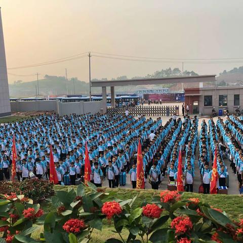 放飞心情，归家团聚———藤县八中2019级学生第一次放假侧记