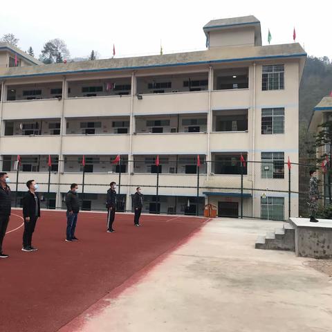 兴义市仓更镇中学“开学第一课”