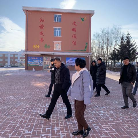 县教育局领导莅临鹤立镇中学检查指导工作