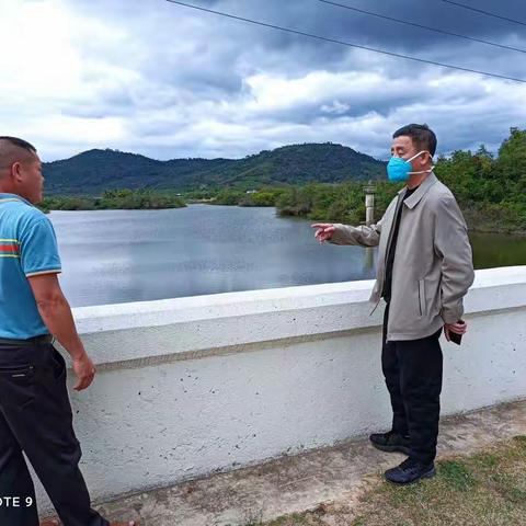 天涯区委办四级调研员陈广文到南岛海英水库巡查