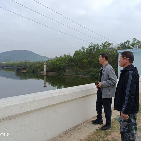天涯区委办四级调研员陈广文到南岛海英水库巡查