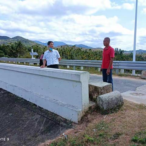 天涯区委办四级调研员陈广文到南岛海英水库巡查