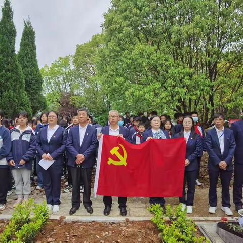 “清明祭英烈，共筑中华魂”——琴城镇中学开展清明节祭扫活动