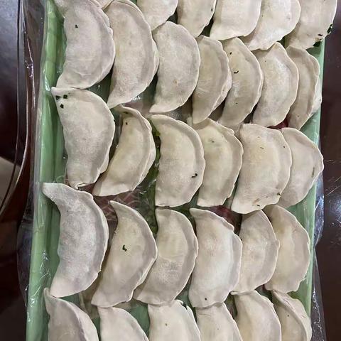 在家学包饺子      振兴小学二年级十五班  赵锦昕