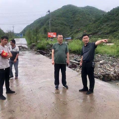 县委副书记、代县长王瑞到兴华镇督导防汛工作