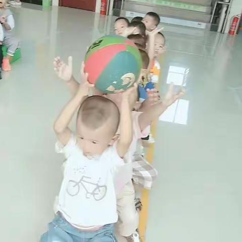 向快乐出发――明港新区幼儿园小二班成长记