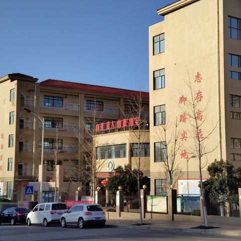 金凤路初中召开家校沟通会