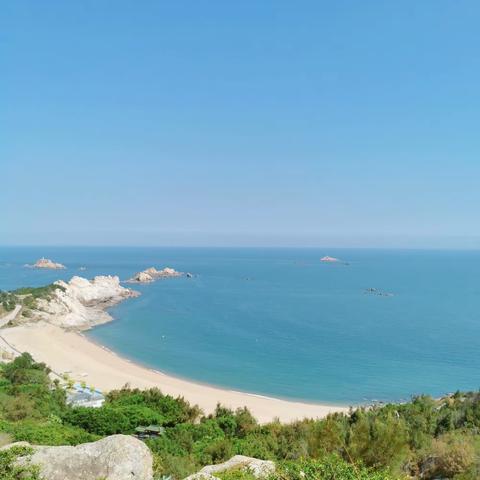 想去远方的山川，想去海边看海鸥，不管风雨有多少，有你就足够