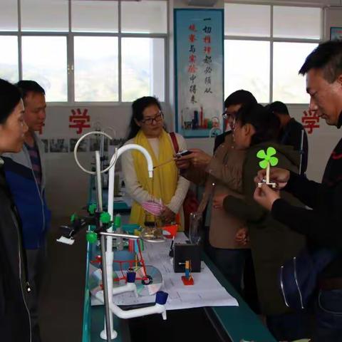 2018年坝心镇中心小学“我是小小发明家”第二届科技节科技小制作、绘画作品展。