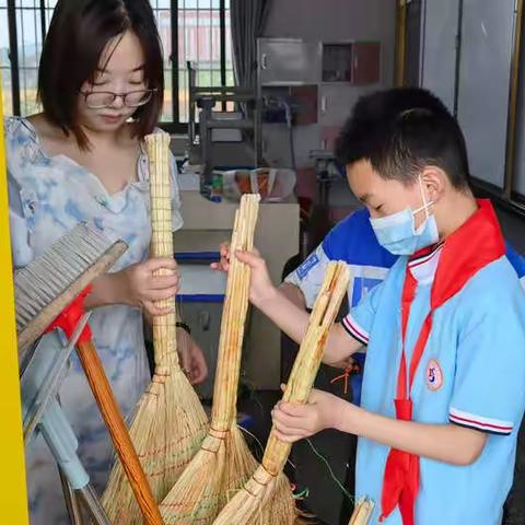 师生齐心搬桌椅｜三学部高考后有序恢复常规教学秩序